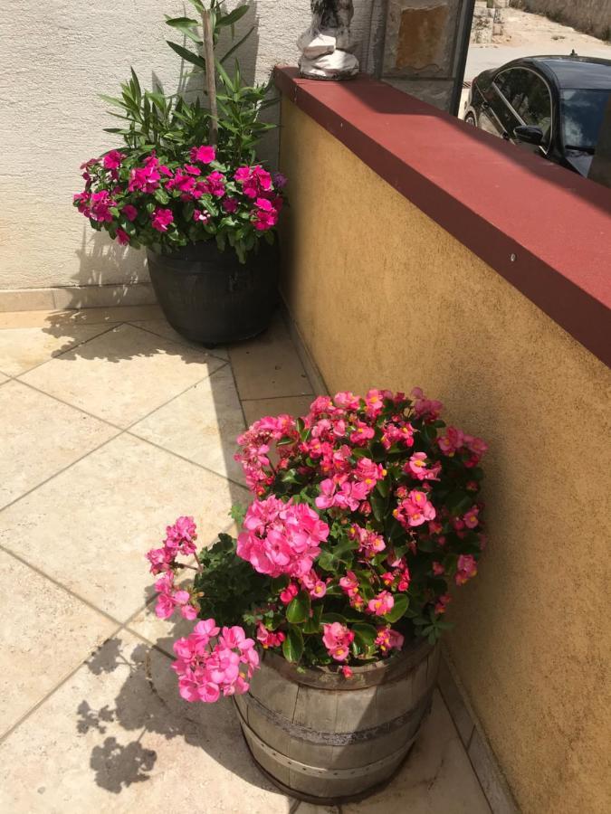 Apartman Nadia Karlobag Bagian luar foto