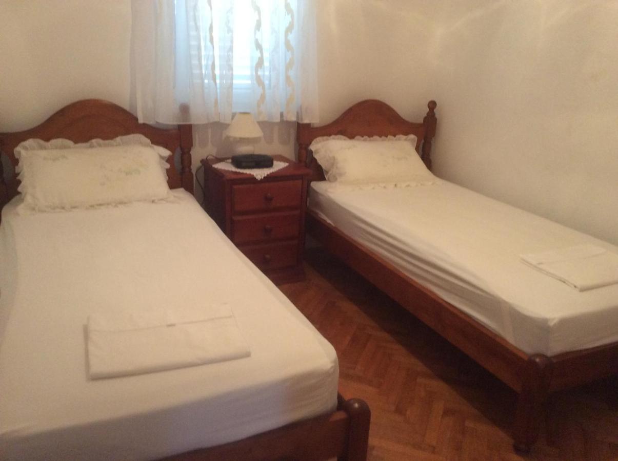 Apartman Nadia Karlobag Bagian luar foto