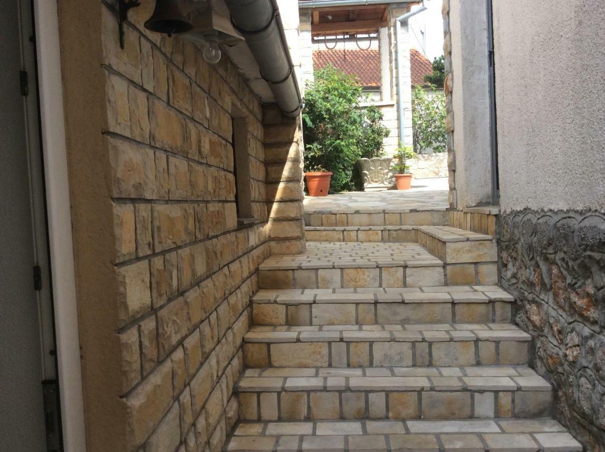 Apartman Nadia Karlobag Bagian luar foto