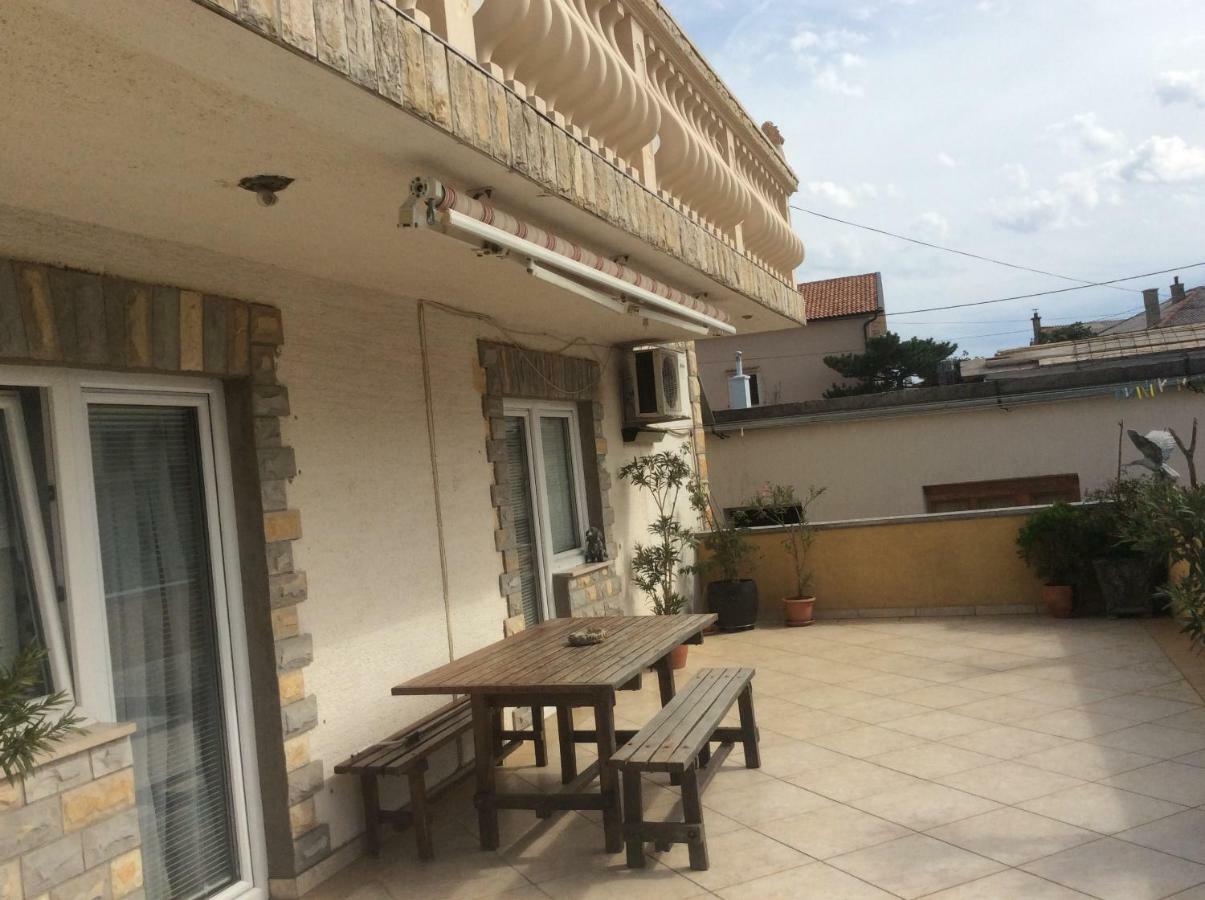 Apartman Nadia Karlobag Bagian luar foto