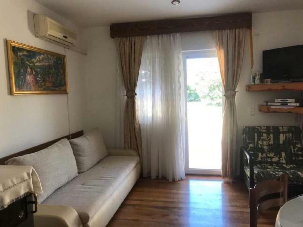 Apartman Nadia Karlobag Bagian luar foto